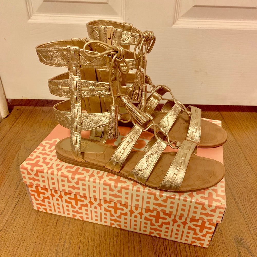 Gold strappy sandal.